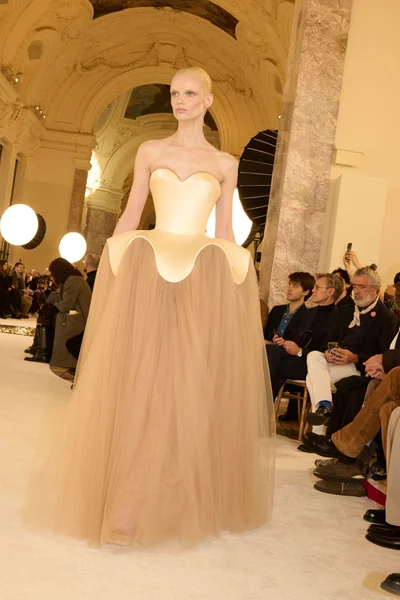 Look 3